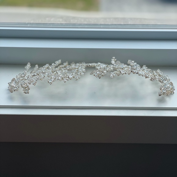 Headpiece - Picture 1 of 2